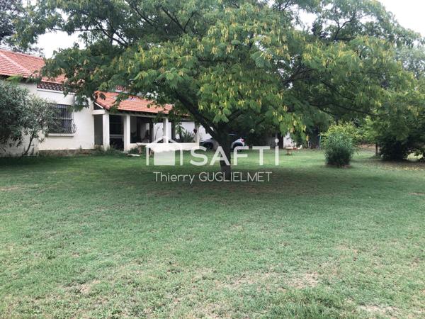 Superbe mazet sur un beau terrain avec une écurie