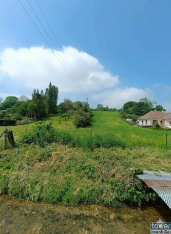 Terrain constructible de 3 330 m²