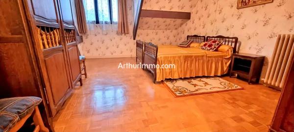 Vente                                                      Maison
                        
                     6 pièces                      153 m2                     à Marolles-en-Brie