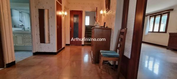 Vente                                                      Maison
                        
                     6 pièces                      153 m2                     à Marolles-en-Brie