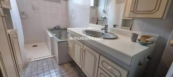 Vente                                                      Maison
                        
                     6 pièces                      153 m2                     à Marolles-en-Brie