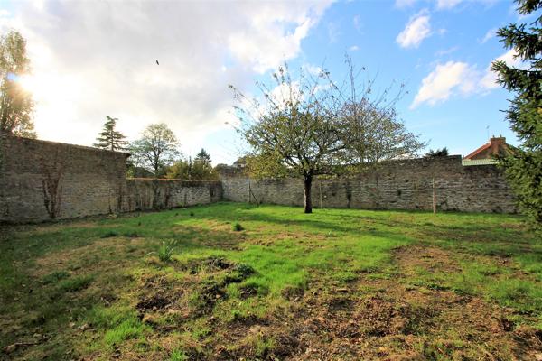 Terrain à bâtir avec dépendance de 135m²