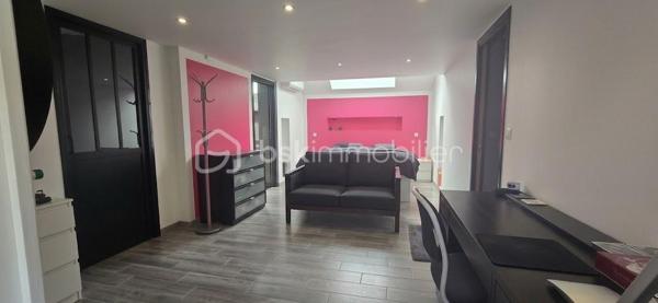 Rare sur le secteur au centre ville (Vieux Village). Proche toutes commodités. Maison ancienne indépendante et restaurée comprenant : séjour double avec cheminée insert (38 m² environ), cuisine aménagée équipée ( environ 18 m²), arrière cuisine/buanderie, seconde entrée accès par cour, salle d'eau avec WC. A l'étage : palier, 3 chambres dont une grande suite parentale, bureau, dressing et WC. Sous comble grenier (environ 37 m² au sol). Garage double porte automatique (64 m² au sol). Au dessus un appartement 2 pièces avec entrée indépendante comprenant : pièce de vie avec cuisine ouverte, chambre, salle d'eau avec WC. Cour à l'arrière. Jardin à l'avant avec dépendances. Terrain 476 m². Chauffage centrale au gaz de ville et pompe à chaleur air/air. Surface au sol 230 m².