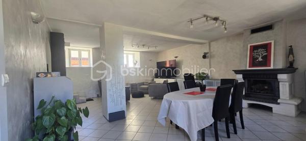 Rare sur le secteur au centre ville (Vieux Village). Proche toutes commodités. Maison ancienne indépendante et restaurée comprenant : séjour double avec cheminée insert (38 m² environ), cuisine aménagée équipée ( environ 18 m²), arrière cuisine/buanderie, seconde entrée accès par cour, salle d'eau avec WC. A l'étage : palier, 3 chambres dont une grande suite parentale, bureau, dressing et WC. Sous comble grenier (environ 37 m² au sol). Garage double porte automatique (64 m² au sol). Au dessus un appartement 2 pièces avec entrée indépendante comprenant : pièce de vie avec cuisine ouverte, chambre, salle d'eau avec WC. Cour à l'arrière. Jardin à l'avant avec dépendances. Terrain 476 m². Chauffage centrale au gaz de ville et pompe à chaleur air/air. Surface au sol 230 m².