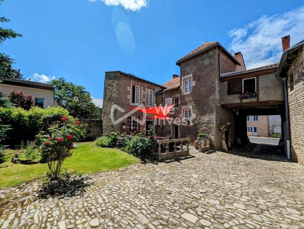 Demeure avec cachet, garage double, annexes, jardin paysager de 1459 m².