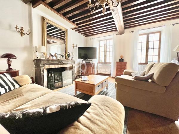 Demeure avec cachet, garage double, annexes, jardin paysager de 1459 m².