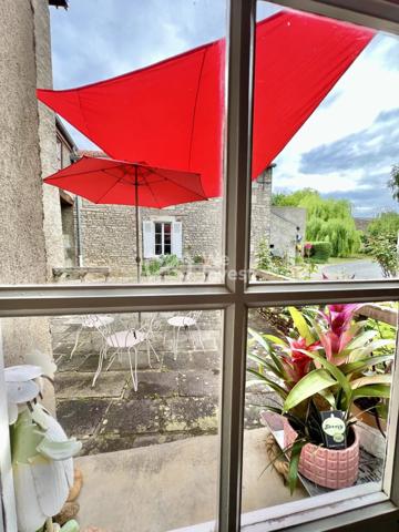 Demeure avec cachet, garage double, annexes, jardin paysager de 1459 m².