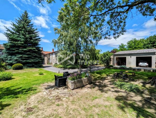 Demeure avec cachet, garage double, annexes, jardin paysager de 1459 m².