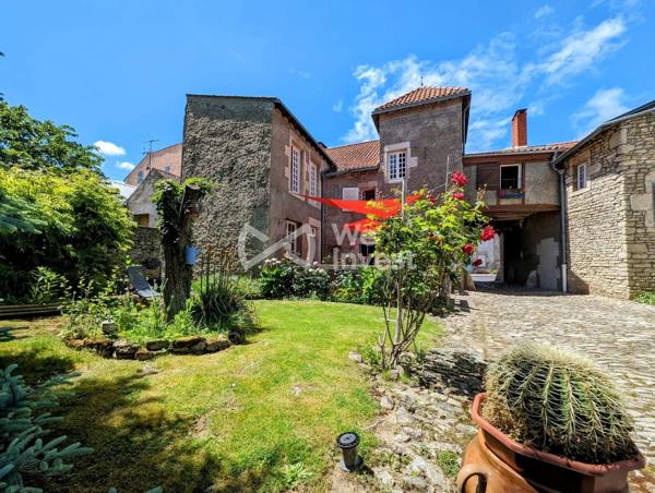 Demeure avec cachet, garage double, annexes, jardin paysager de 1459 m².