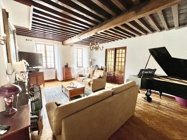 Demeure avec cachet, garage double, annexes, jardin paysager de 1459 m².