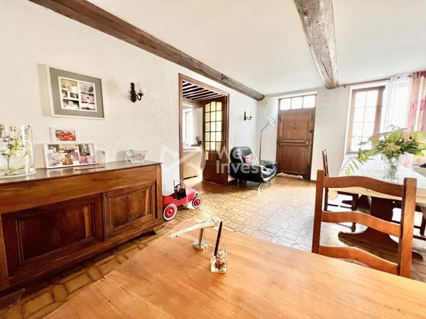Demeure avec cachet, garage double, annexes, jardin paysager de 1459 m².