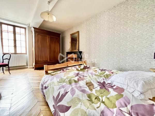 Demeure avec cachet, garage double, annexes, jardin paysager de 1459 m².