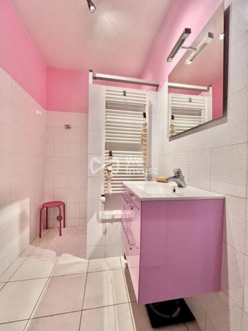 Demeure avec cachet, garage double, annexes, jardin paysager de 1459 m².