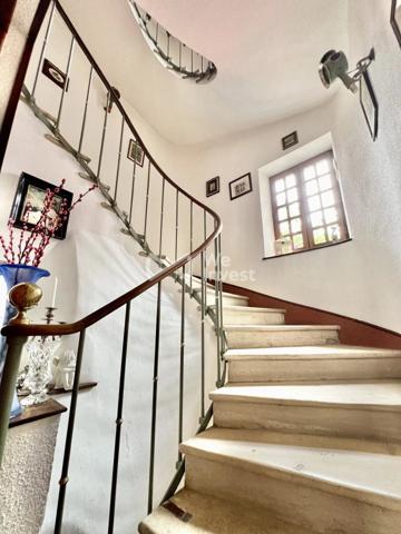 Demeure avec cachet, garage double, annexes, jardin paysager de 1459 m².