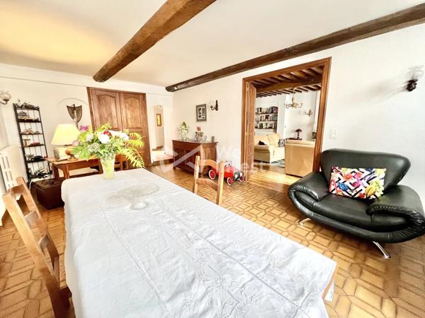 Demeure avec cachet, garage double, annexes, jardin paysager de 1459 m².