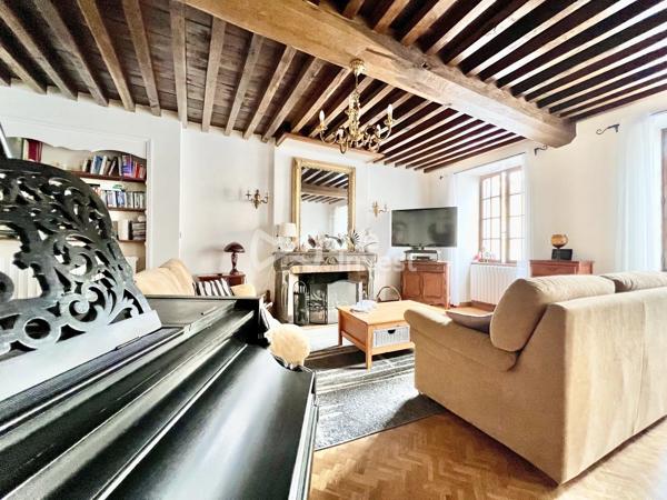 Demeure avec cachet, garage double, annexes, jardin paysager de 1459 m².
