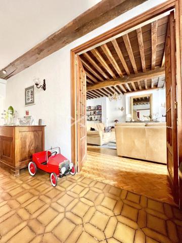 Demeure avec cachet, garage double, annexes, jardin paysager de 1459 m².