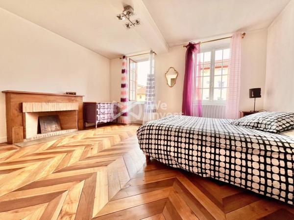 Demeure avec cachet, garage double, annexes, jardin paysager de 1459 m².