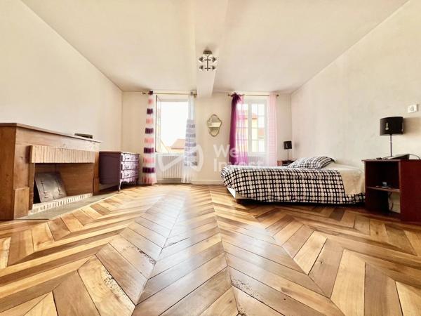 Demeure avec cachet, garage double, annexes, jardin paysager de 1459 m².