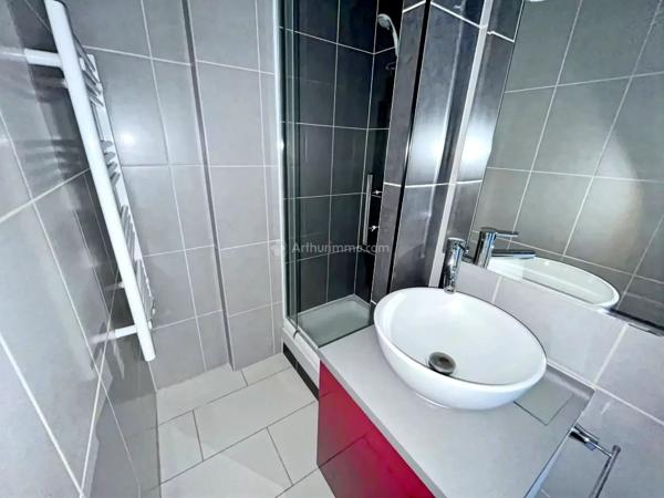 Location                                                      Appartement
                        
                     3 pièces                      53 m2                     à Vienne