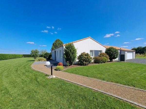 Maison contemporaine de plain-pied - 127 m² environ - Les Herbierss