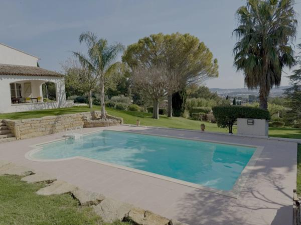 Ollioules Faveyrolles – Villa rénovée au calme absolu – 4000 m² – Aperçu mer – Proche Sanary