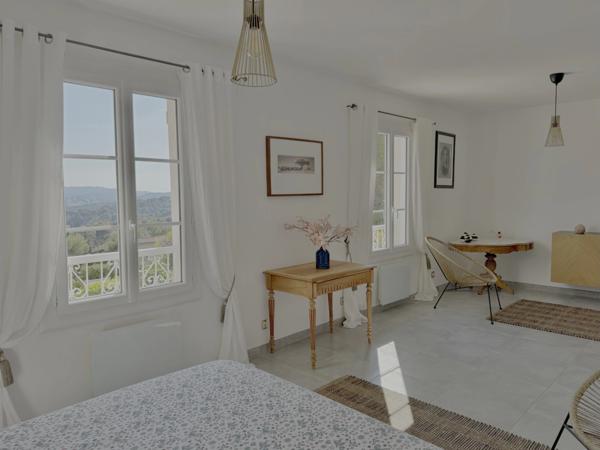 Ollioules Faveyrolles – Villa rénovée au calme absolu – 4000 m² – Aperçu mer – Proche Sanary