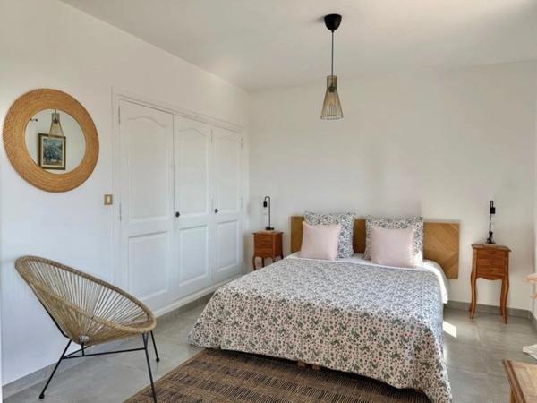 Ollioules Faveyrolles – Villa rénovée au calme absolu – 4000 m² – Aperçu mer – Proche Sanary