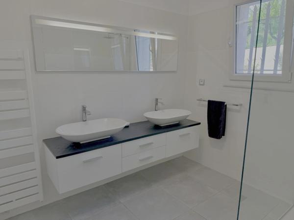 Ollioules Faveyrolles – Villa rénovée au calme absolu – 4000 m² – Aperçu mer – Proche Sanary