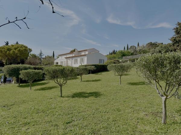 Ollioules Faveyrolles – Villa rénovée au calme absolu – 4000 m² – Aperçu mer – Proche Sanary