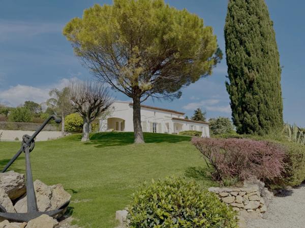 Ollioules Faveyrolles – Villa rénovée au calme absolu – 4000 m² – Aperçu mer – Proche Sanary