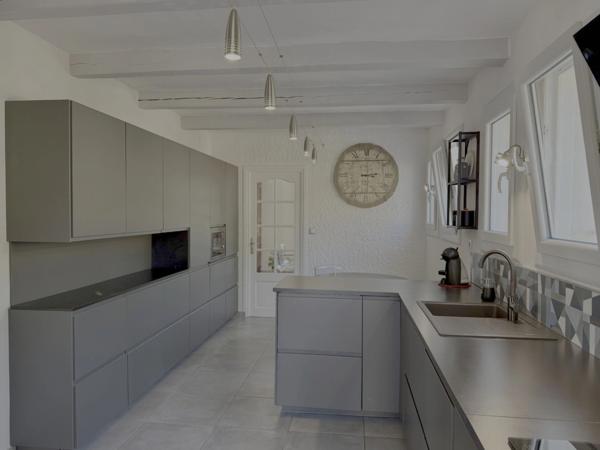 Ollioules Faveyrolles – Villa rénovée au calme absolu – 4000 m² – Aperçu mer – Proche Sanary