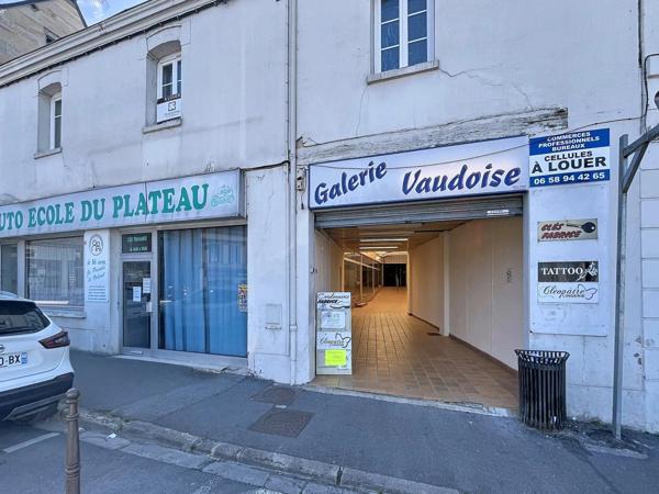 Vente                                                      Immeuble
                        
                     12 pièces                                         à Laon