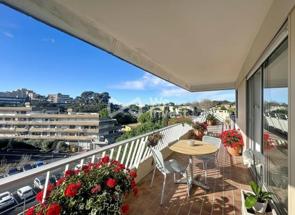 Appartement en dernier étage avec trés grande terrasse