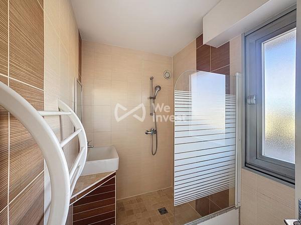 Appartement en dernier étage avec trés grande terrasse