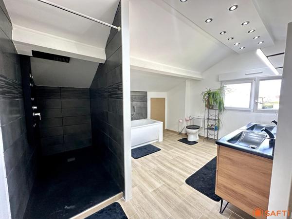 Grande maison très bien située sur un terrain de 623 M2