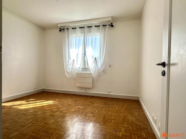 Grande maison très bien située sur un terrain de 623 M2