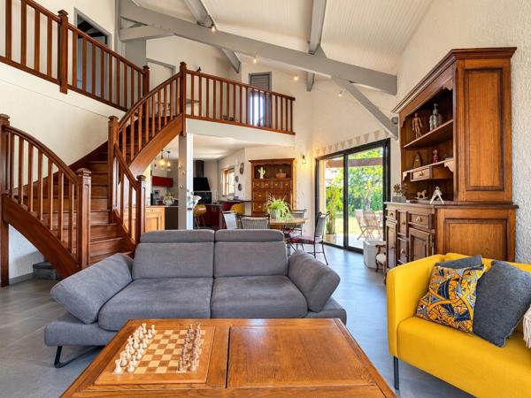Maison 120 m² – 4 chambres – Séjour cathédrale – Piscine – Terrain 1 300 m²