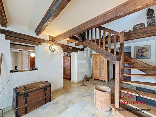 Lucinges (74380) Maison de caractère 200 m² sur grand terrain constructible à Lucinges, proche Genève