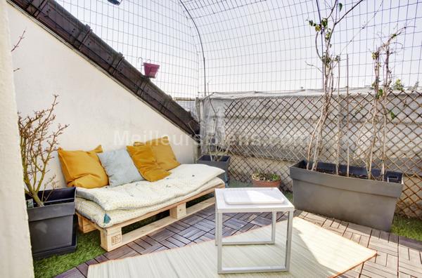 Dans une maison divisée, appartement familial 3 chambres avec terrasse et vue!