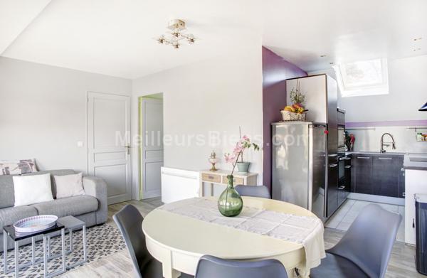 Dans une maison divisée, appartement familial 3 chambres avec terrasse et vue!