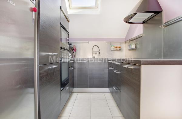 Dans une maison divisée, appartement familial 3 chambres avec terrasse et vue!