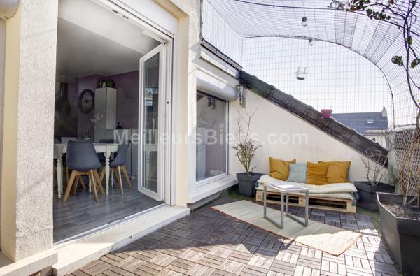 Dans une maison divisée, appartement familial 3 chambres avec terrasse et vue!