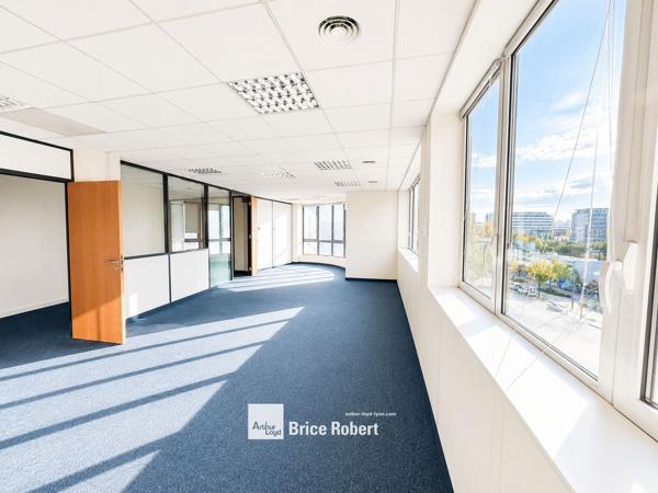 Bureaux à louer Lyon 3ème proche gare Part-Dieu dans immeuble tertiaire