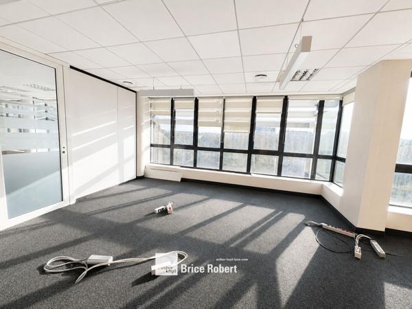 Bureaux à louer Lyon 3ème proche gare Part-Dieu dans immeuble tertiaire