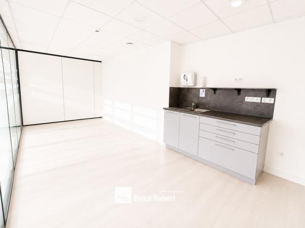 Bureaux à louer Lyon 3ème proche gare Part-Dieu dans immeuble tertiaire