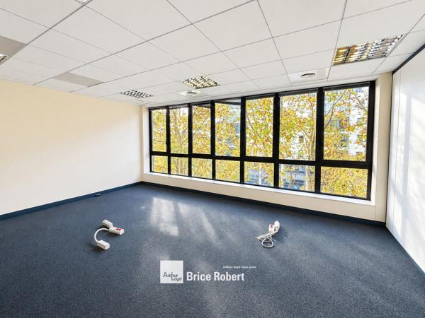 Bureaux à louer Lyon 3ème proche gare Part-Dieu dans immeuble tertiaire