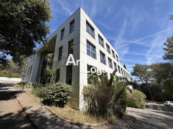 Vente bureaux cloisonnés et en rez-de-chaussée