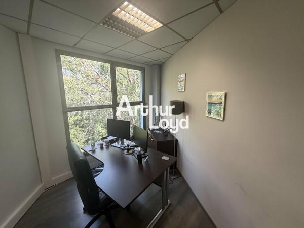 Vente bureaux cloisonnés et en rez-de-chaussée