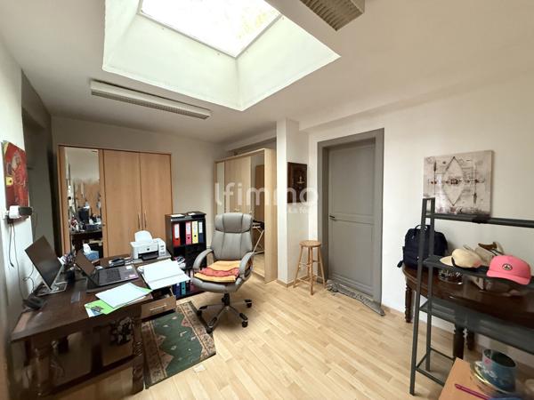 Vends à Boulay-Moselle, beau local commercial avec vitrine